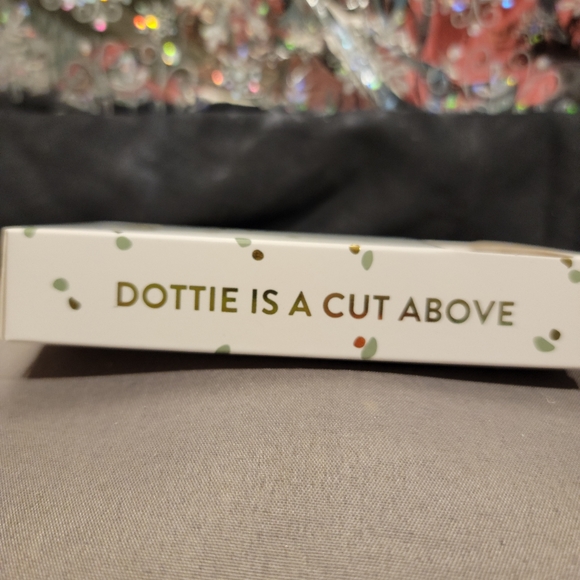 Red Aspen Nail Dashes 💅 - Picture 3 of 3